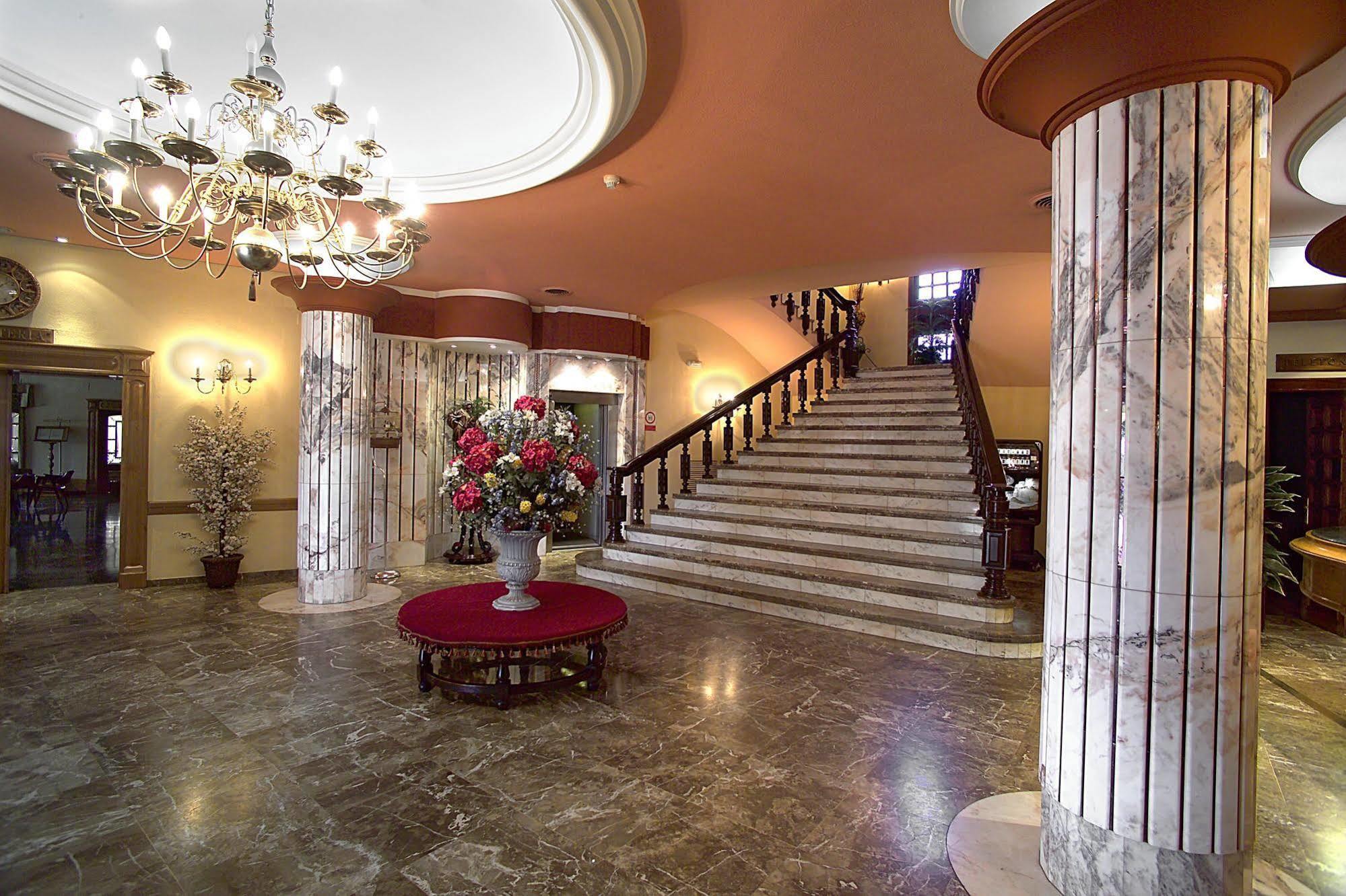 Hotel Zodiaco บายเลน ภายใน รูปภาพ